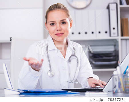 Female docto advising in medical office 78857274