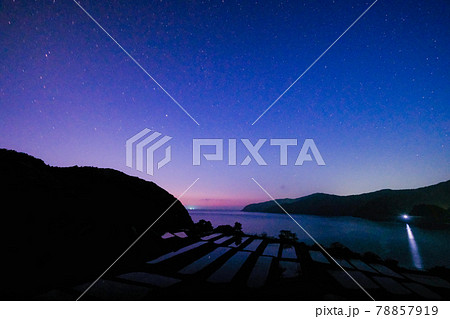 棚田の夕陽 78857919