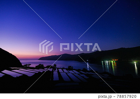 棚田の夕陽 78857920