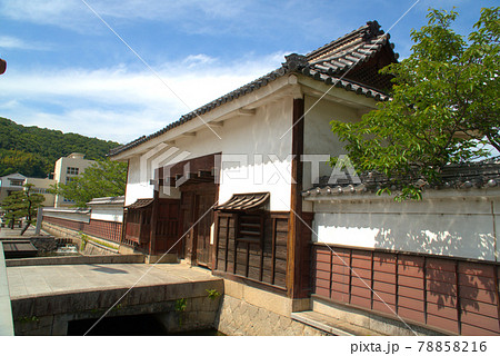 笠岡小学校正門として使用されている小田県庁の門4　岡山県笠岡市 78858216