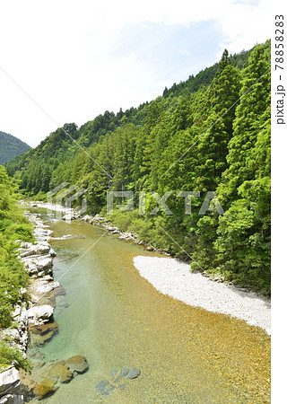 岐阜県関市 板取川の清流の写真素材 75