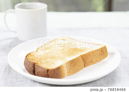 おいしい朝食のトーストとコーヒー 78858466
