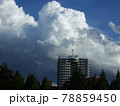 激しく動く入道雲 78859450