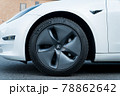 テスラのホイールタイヤ左 78862642