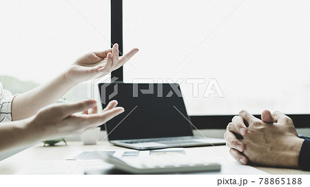 Brainstorm team, Marketers and financial accountants are discussing and analyzing charts to plan strategies to meet customer needs, Team meetings or business consulting. 78865188