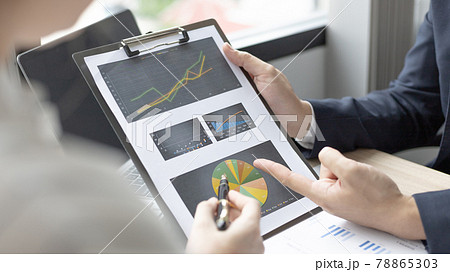 Brainstorm team, Marketers and financial accountants are discussing and analyzing charts to plan strategies to meet customer needs, Team meetings or business consulting. 78865303