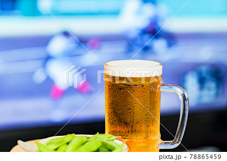 ビール 枝豆 スポーツ観戦【 夏 の イメージ 】 ビール 枝豆 スポーツ観戦【 夏 の イメージ 】 78865459