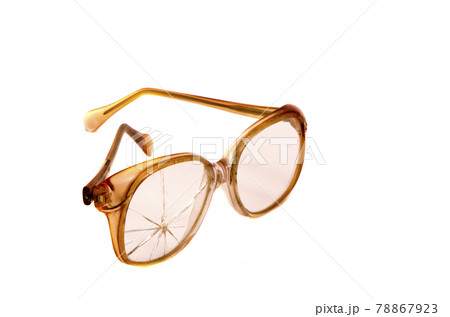 vintage and broken eyeglasses isolated on white vintage and broken eyeglasses isolated on white 78867923