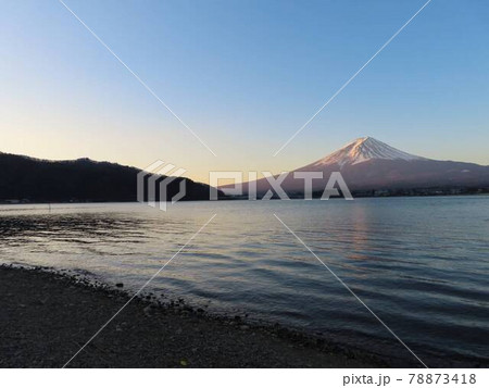 河口湖畔からの静かな朝焼けの富士山 河口湖畔からの静かな朝焼けの富士山 78873418