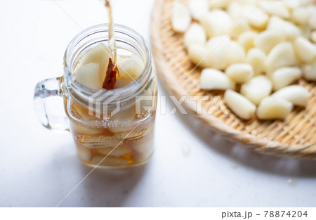 ラッキョウの甘酢漬け作り 78874204