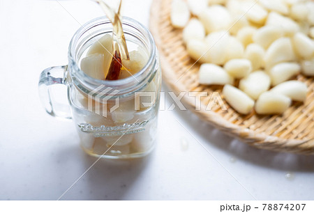 ラッキョウの甘酢漬け作り 78874207