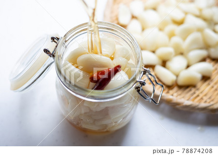 ラッキョウの甘酢漬け作り ラッキョウの甘酢漬け作り 78874208