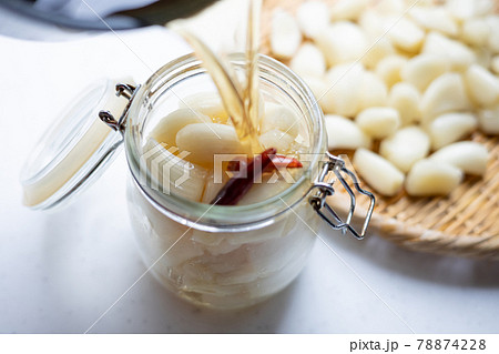 ラッキョウの甘酢漬け作り 78874228