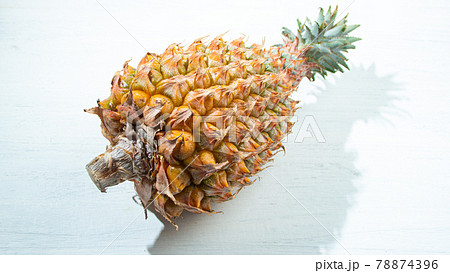 沖縄産のスナックパイン（手でちぎれるパイナップル）日本産	 78874396