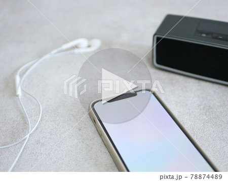 スマートフォンとイヤホンとスピーカー スマートフォンとイヤホンとスピーカー 78874489
