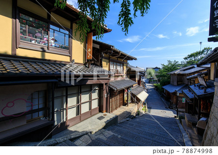 早朝の京都東山産寧坂 78874998