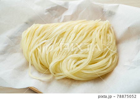 生の冷麺の麺 盛岡冷麺 生の冷麺の麺 盛岡冷麺 78875052