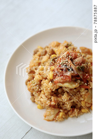 押し麦入りご飯で作った納豆キムチ炒飯 押し麦入りご飯で作った納豆キムチ炒飯 78875887