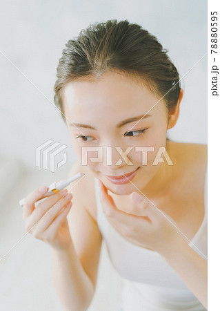 20代女性うぶ毛剃り 20代女性うぶ毛剃り 78880595