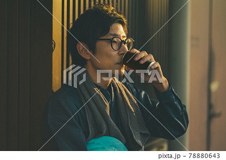 缶コーヒーと労働者 78880643