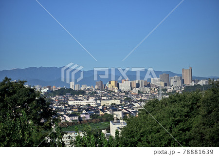 山々に囲まれた町田の街 78881639