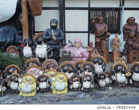 信楽陶苑たぬき村の写真素材 7448 信楽陶苑たぬき村の写真素材 7448