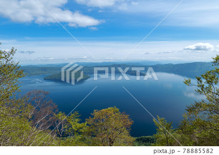 【青森県十和田湖】湖岸で最も標高の高い御鼻部山から眺める十和田湖 【青森県十和田湖】湖岸で最も標高の高い御鼻部山から眺める十和田湖 78885582