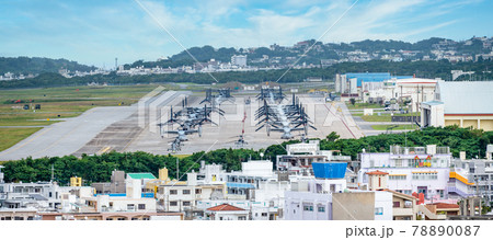 嘉数高台公園から普天間基地を望遠で覗く 78890087