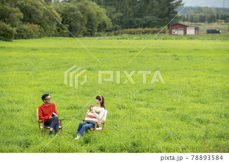 地方移住したカップル 78893584