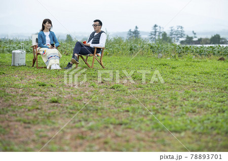 地方移住したカップル 78893701