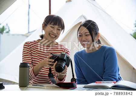 キャンプ場の女性 キャンプ場の女性 78893842