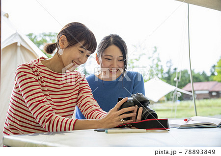 キャンプ場の女性 キャンプ場の女性 78893849