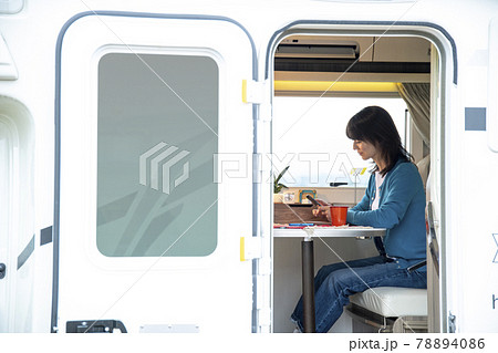 キャンピングカーライフ 78894086