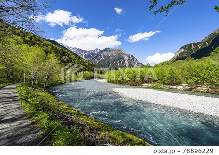 春の上高地 梓川岸より明神岳方面を望む 春の上高地 梓川岸より明神岳方面を望む 78896229