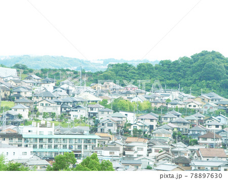 山間の住宅地 78897630