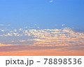 夕暮れどきの夏至の空 78898536