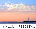 夕焼け空と風車と海 78898541