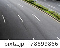 道路　道　カーブ　アスファルト 78899866