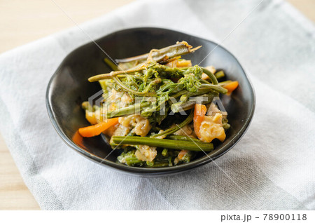 ワラビの卵とじ ワラビの卵とじ 78900118