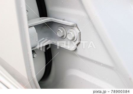 車のドアの内側の拭きあげ 78900384