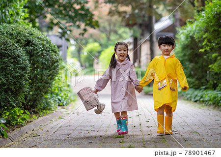 子供 散歩 公園 78901467