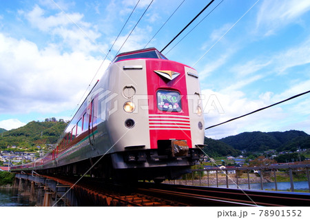 第2高梁川橋りょうを渡る381系・特急やくも 78901552