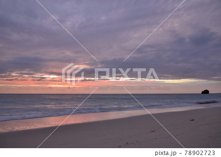 奄美十景　　大浜海浜公園の静かな夕暮れ 78902723