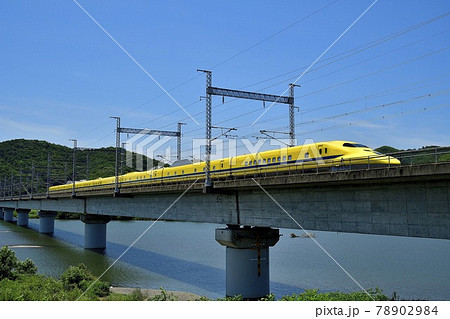 吉井川橋梁を行く新幹線ドクターイエロー 78902984