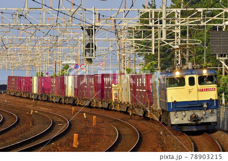 須磨の海岸沿いを行く貨物列車2 須磨の海岸沿いを行く貨物列車2 78903215