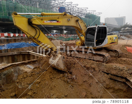 SELANGOR, MALAYSIA -JULY 28, 2016: Excavators machine is heavy construction machine used excavate soil at the construction. Powered by long hydraulic arm with bucket. Operate by workers. SELANGOR, MALAYSIA -JULY 28, 2016: Excavators machine is heavy construction machine used excavate soil at the construction. Powered by long hydraulic arm with bucket. Operate by workers. 78905118