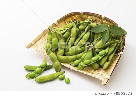 ざるに乗せた枝豆 78905572