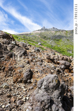栃木県那須登山道から茶臼岳を見上げた風景 栃木県那須登山道から茶臼岳を見上げた風景 78911511