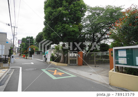 中野区立明和中学校(元第四中学校)03正門と妙正寺川の橋 中野区立明和中学校(元第四中学校)03正門と妙正寺川の橋 78913579