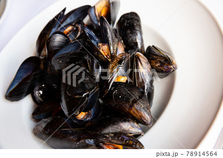Picture of grilled tasty mussels served with ali-oli sauce Picture of grilled tasty mussels served with ali-oli sauce 78914564